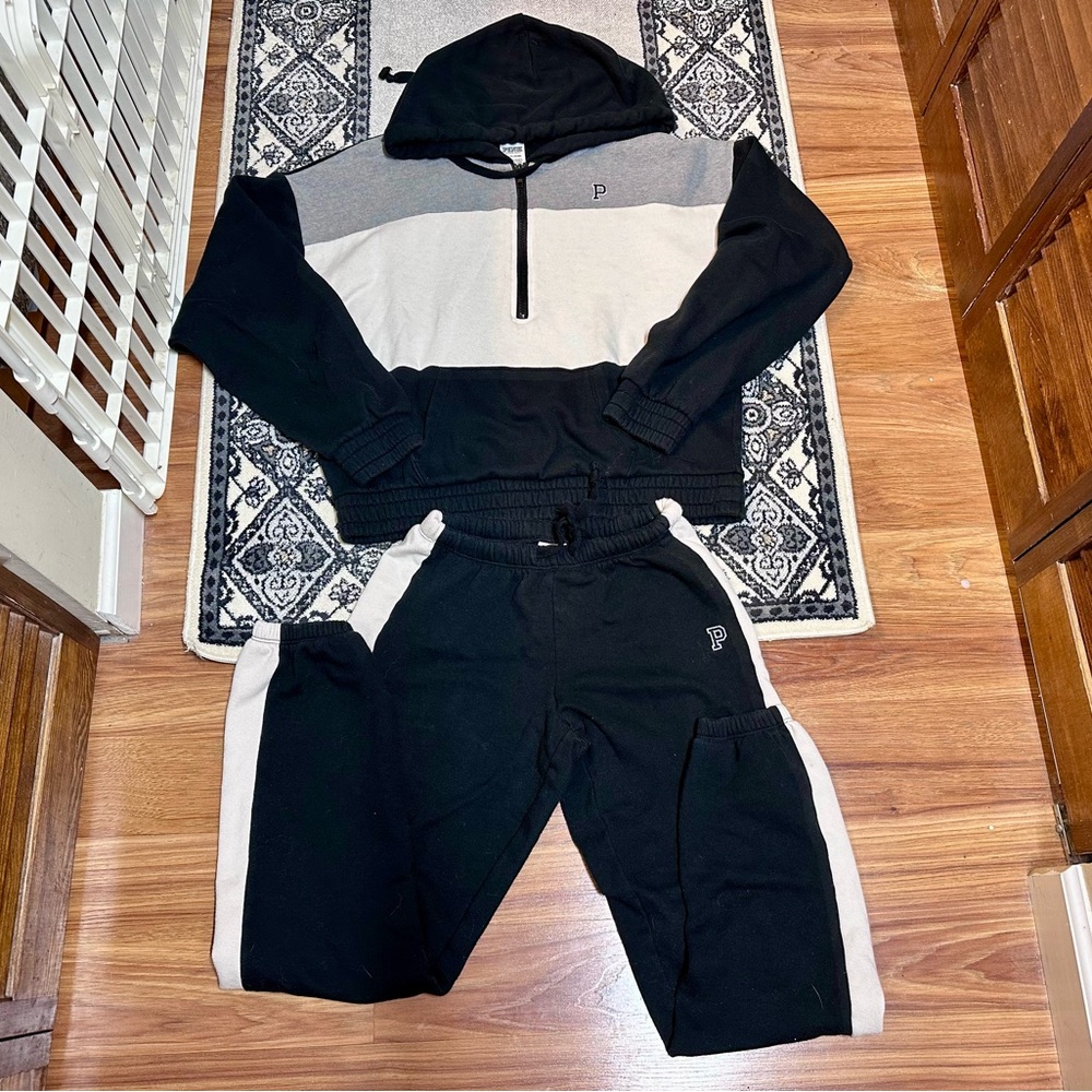 VS PINK Jogger Set S/XS (PRICE FIRM)